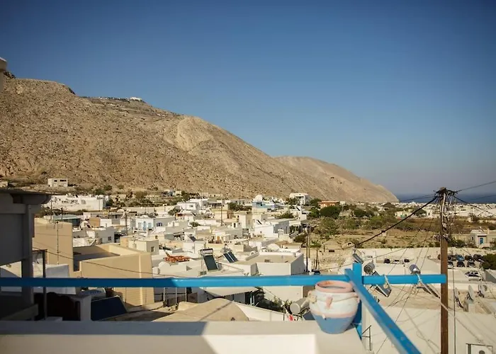 Traditional Cycladic * Emporio (Santorini)